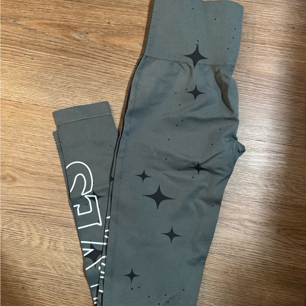 Gray Star Pattern Leggings